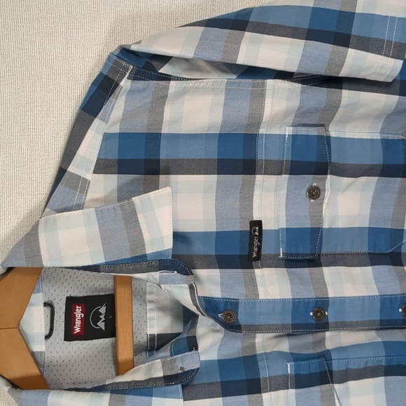 Wrangler Men's Short Sleeve Button Down Shirt Blue White Plaid Has Venting Large - Picture 2 of 11